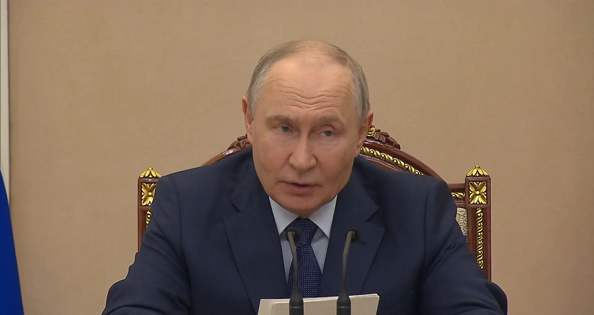 ВВП в мае вырос на 0,3%; в июне бюджет исполнен с профицитом 196 млрд руб.; ненефтегазовые и нефтегазовые доходы выросли; дано поручение по поддержке регионов.