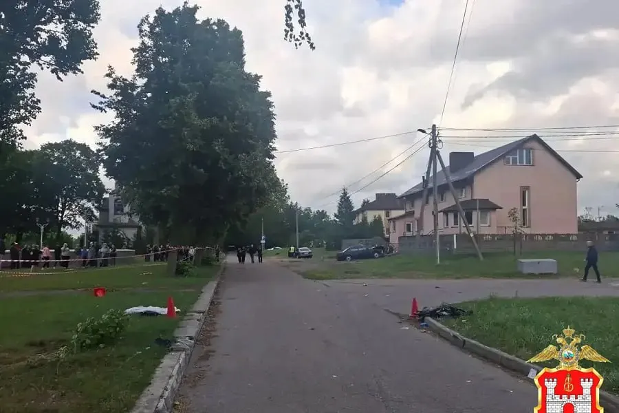 На улице Заводской водитель в состоянии опьянения выехал на встречную полосу и сбил женщину с двумя детьми: трехлетний мальчик погиб, мать и годовалая девочка госпитализированы. Возбуждено уголовное дело по ч. 4 ст. 264 УК РФ.