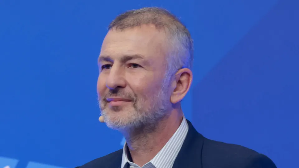 Миллиардер договорился о мировом соглашении с генпрокуратурой: после перечисления почти полной стоимости покупки СИБЭКО в пользу образовательного центра иск был отозван. Это — часть более масштабной волны передачи активов в собственность государства.