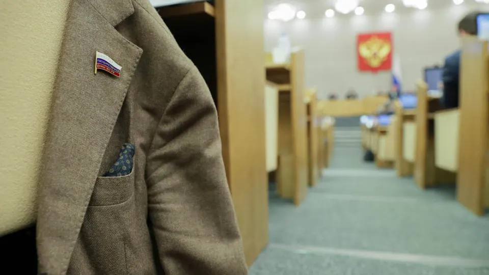 Правительство поддержало инициативу, отменяющую наказания для депутатов региональных парламентов за отсутствие или несвоевременную подачу деклараций. Поправки требуют доработки и продолжают недавние изменения в правилах декларирования для чиновников.