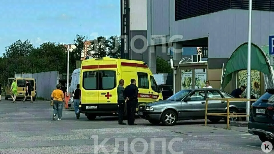 Утром 15 июля у входа на рынок «Сельма» нашли тело мужчины. Полиция устанавливает личность и обстоятельства смерти, предварительно — без признаков насилия.