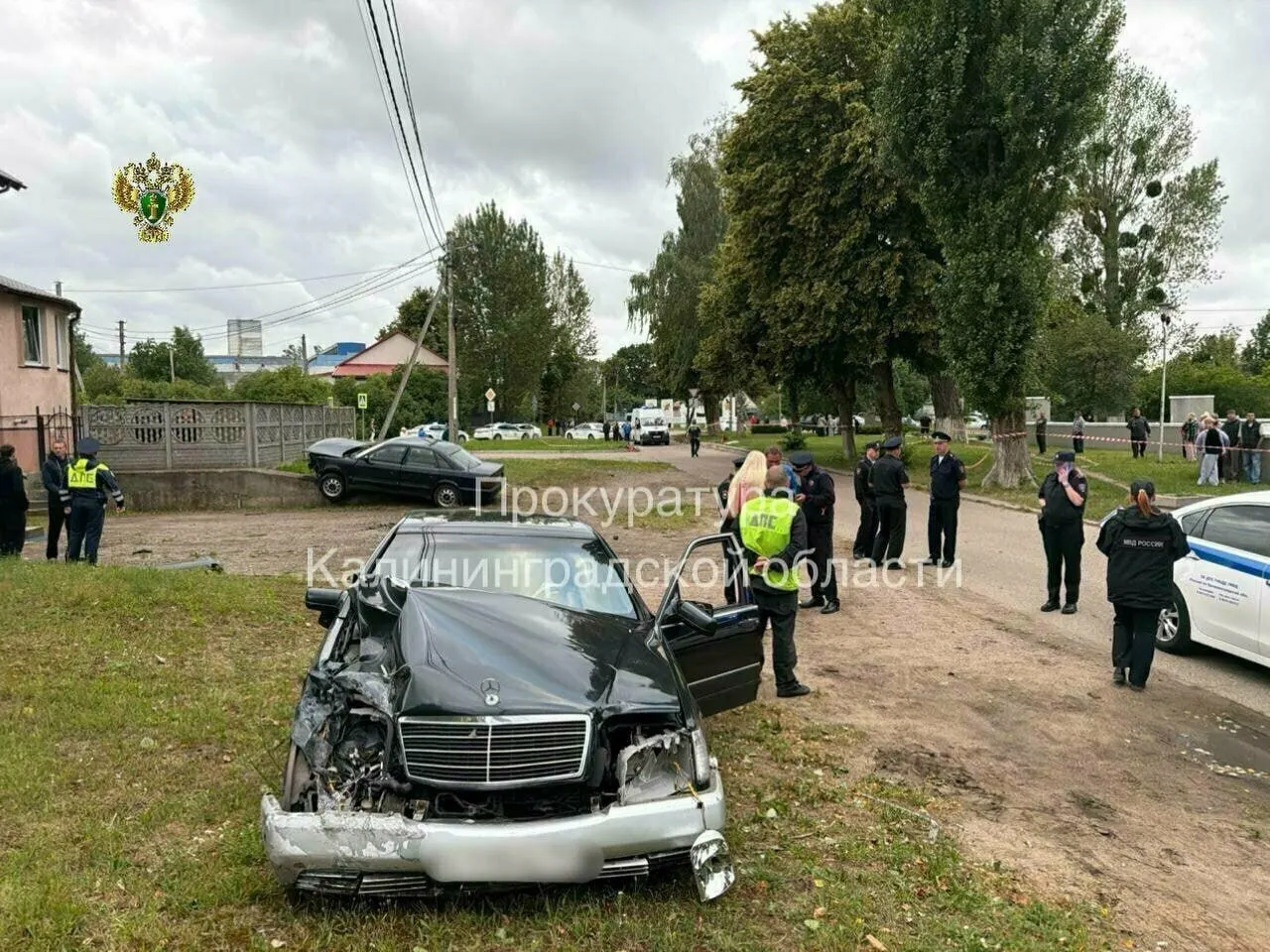 Пьяный водитель сбил семью в Прибрежном: трёхлетний ребёнок погиб, годовалая девочка в тяжёлом состоянии в реанимации. Родные из Немана просят помощи на лечение и похороны.