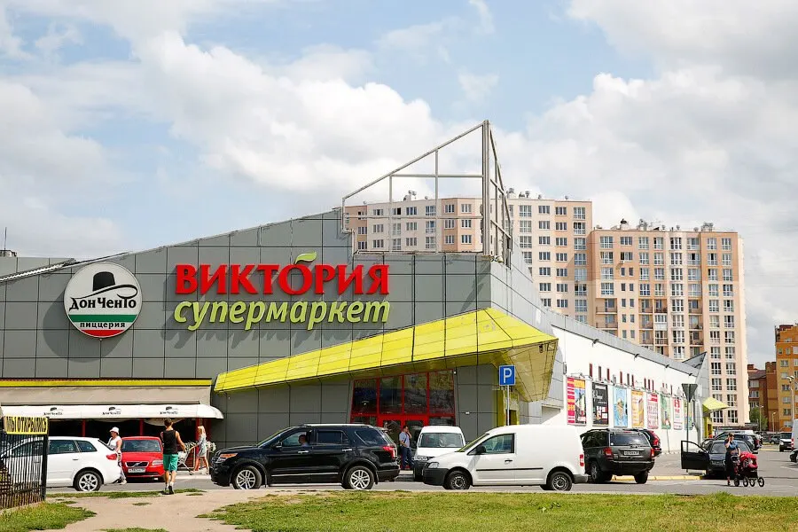 Супермаркет прекратил работу 29 июля. Магазин, один из первых сети в городе, теперь закрыт для посетителей — причины пока не сообщаются.