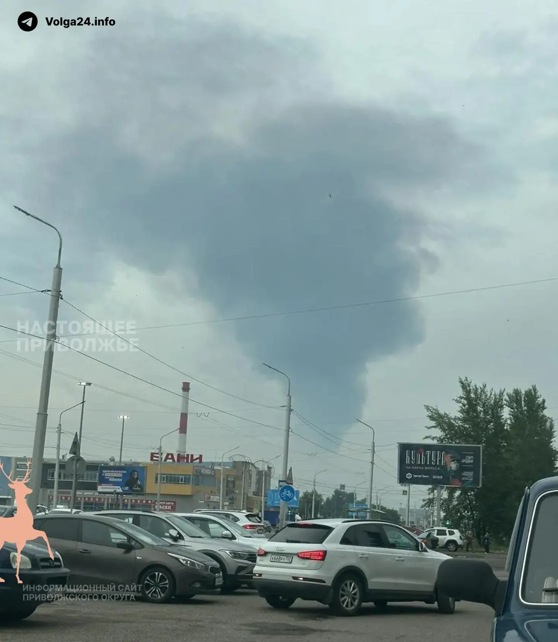 По сообщениям, восемь беспилотников нанесли удары по линейной производственно‑диспетчерской станции «Черкассы» под Уфой — возник пожар в резервуарном парке и на производственных мощностях. Аэропорт Уфы временно приостанавливал работу; в вечерние часы также фиксировали атаки на объекты в других регионах.