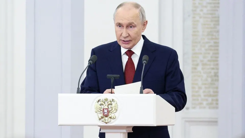 Президент заявил, что оборона и безопасность останутся приоритетом бюджета; фактические расходы на войну уже значительно превысили планы, что ведёт к секвестру гражданских статей и росту дефицита.
