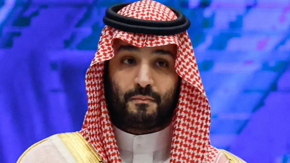 Резкое сокращение официальной отгрузочной цены на сорт Arab Light — крупнейшее за десятки лет — усиливает давление на мировые котировки и приводит к сильному падению российских нефтяных цен и расширению скидок на Urals.