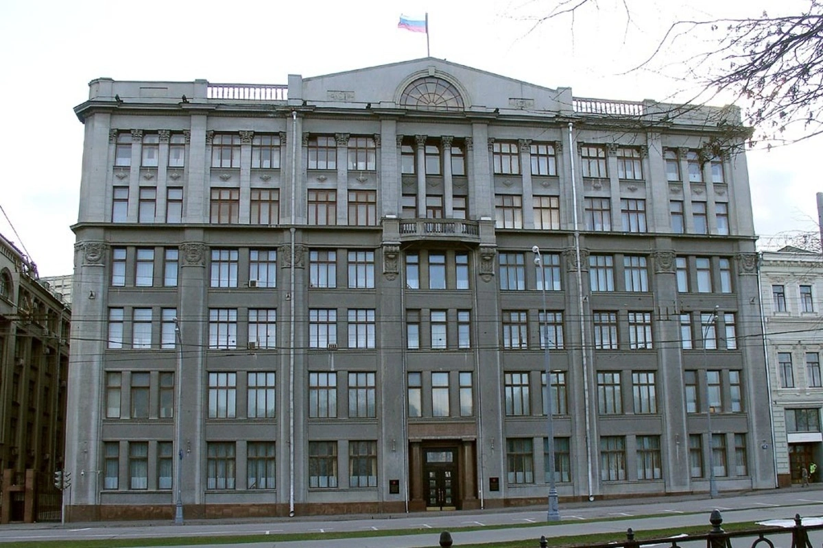 В администрации президента поручили подконтрольным СМИ не публиковать фото и видео последствий атак ВСУ по российской территории и уделять больше внимания демонстрации успешных российских ударов. Ряд популярных телеграм‑каналов уже сократил или удалил подобный контент.