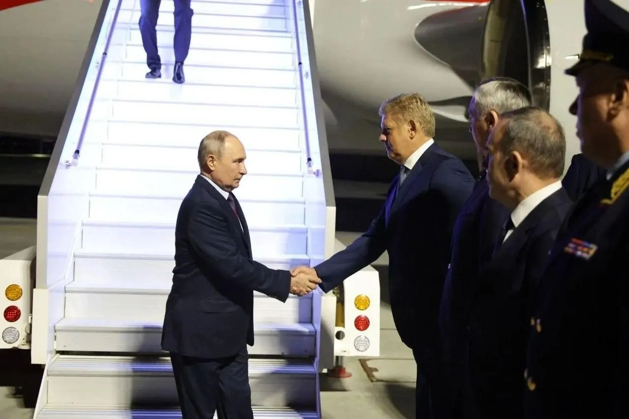 Президент посетил Новосибирск по случаю открытия научного центра СКИФ — Сибирского кольцевого источника фотонов.
