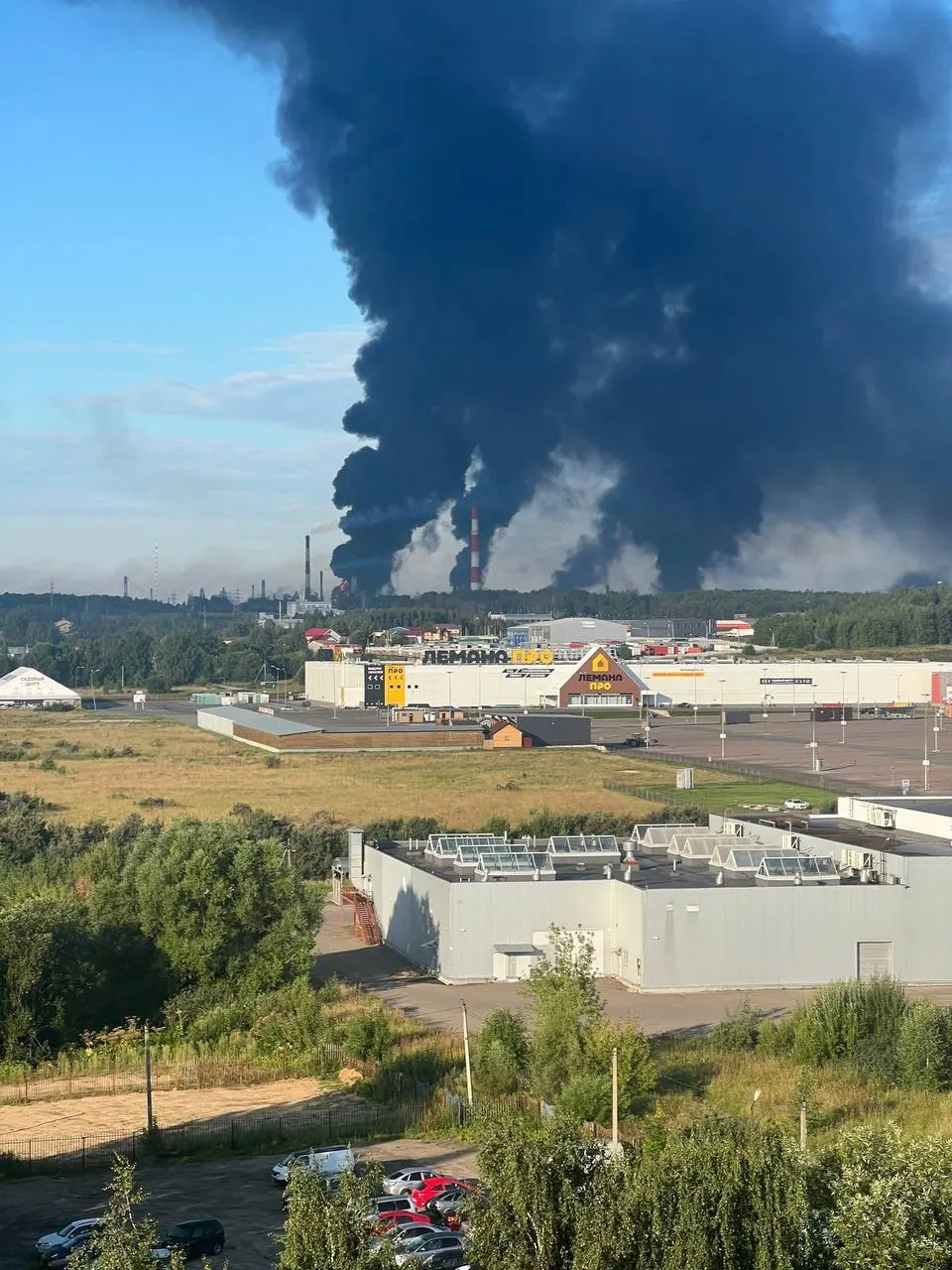 Сводка ночи: атаки дронов в Ярославле и Твери, гибель людей в Курской области, политическая риторика накануне выборов и другие инциденты по стране.