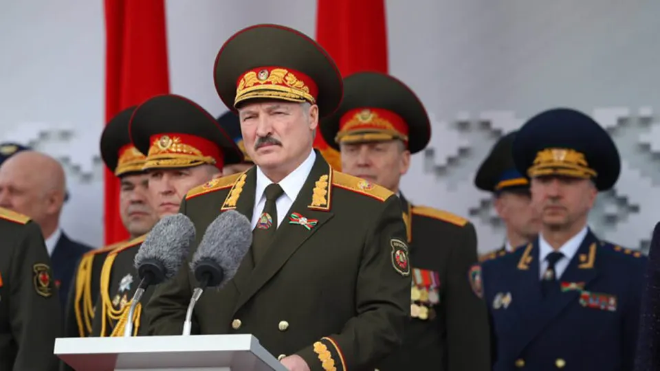 Беларусь приняла решение проверить боеготовность своих вооружённых сил на фоне визита руководителя американской разведки в Москву, обсуждаются меры и возможные сценарии развития событий.