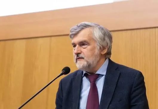 Главный экономист ВЭБа Андрей Клепач уволен после резонанса вокруг майского выступления о темпах технологического и экономического отставания страны.