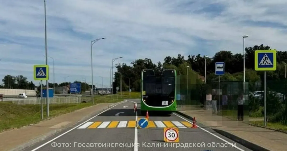 ДТП произошло днём 28 августа на пешеходном переходе возле Калининградского кардиоцентра. Подробности уточняются.