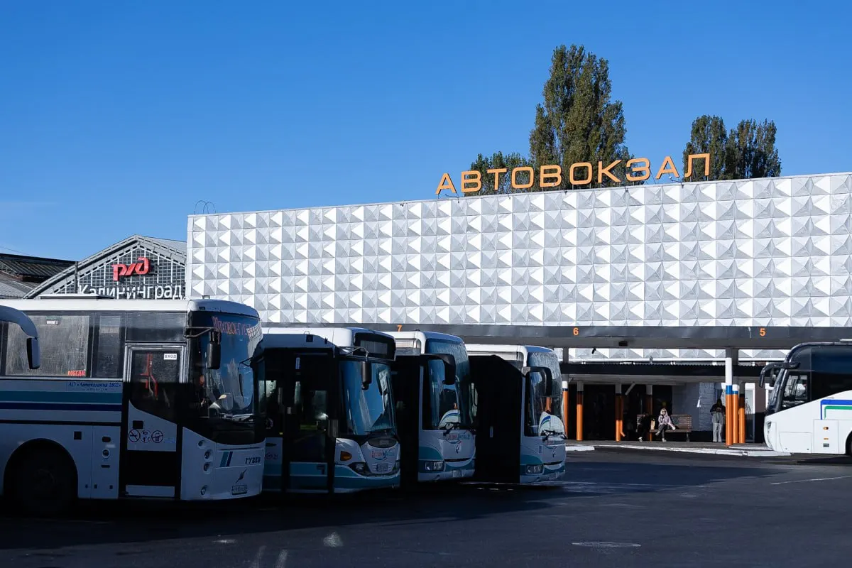 Минтранс обновил минимальные требования к оснащению автовокзалов и автостанций: кафе и медпункты больше не являются обязательными, расчёт вместимости теперь зависит от пассажиропотока, новые нормы вступят в силу 1 сентября.