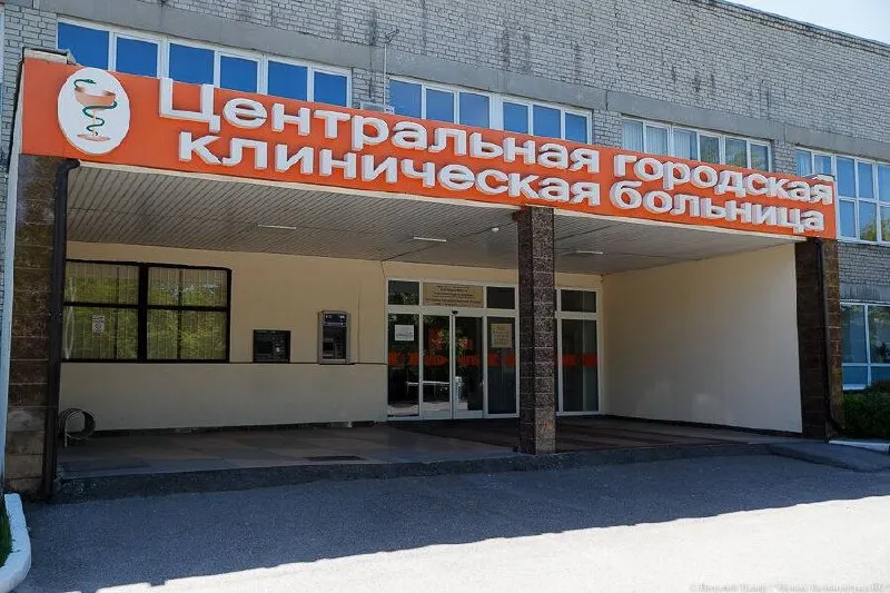 Горожане жалуются на затягивание записей к узким специалистам и длительное ожидание приема в регионе здравоохранения.