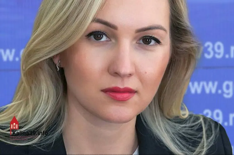Бывшему министру молодежной политики Калининградской области и её супругу снизили меру пресечения по делу о мошенничестве, связанному с закупкой мебели для форума «ШУМ» под Светлогорском. Ущерб оценивается в 9,5 млн рублей; обвиняемые отрицают вину, но сотрудничают со следствием.