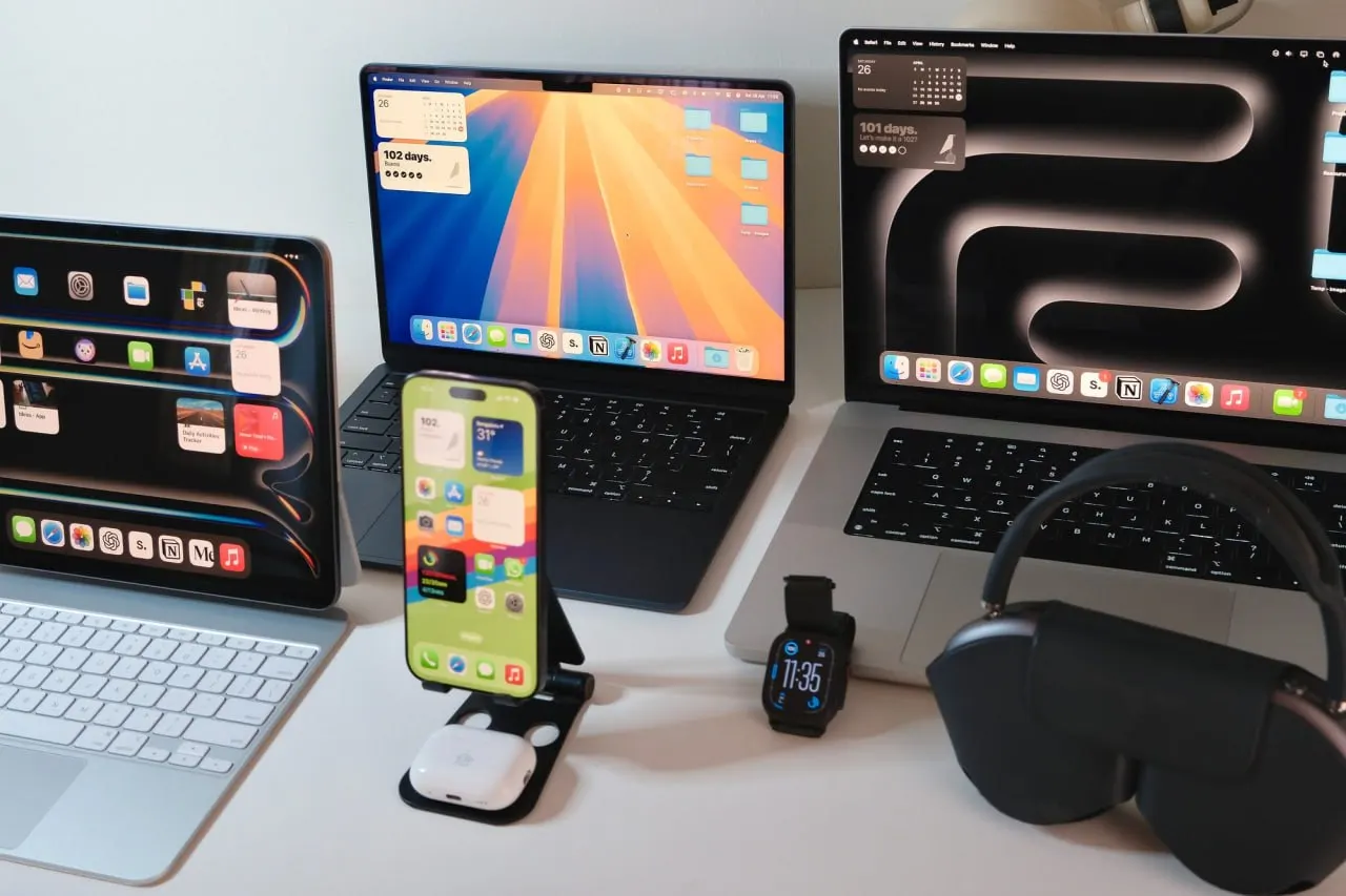 Госрегулятор считает, что Apple частично выполнила предупреждение, но не выполнила требование о предустановке нацмессенджера и магазина приложений; за нарушение возможны штрафы.