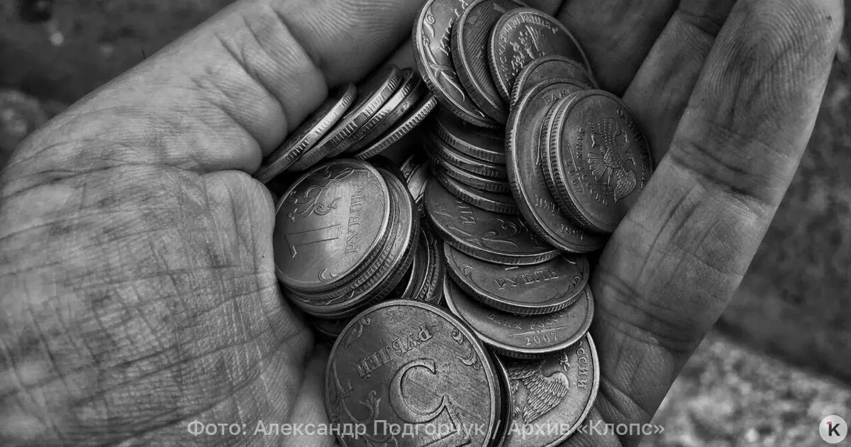 За июль 2026 года средняя пенсия по старости составила 27 224 рубля; работающие пенсионеры получают 24 929 рублей, неработающие — 27 850 рублей.