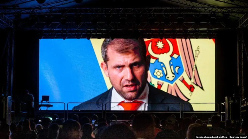 Расследование описывает, как платежная структура A7, связанная с государственным курсом, обходила санкции и направляла крупные суммы через банковскую сеть с использованием подставных фирм и международных банков.