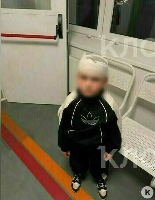 На детской площадке в Калининграде двое подростков бросили камень в голову 4-летнего ребёнка. Ребёнок получил травмы и был госпитализирован; полиция ищет очевидцев и улики.
