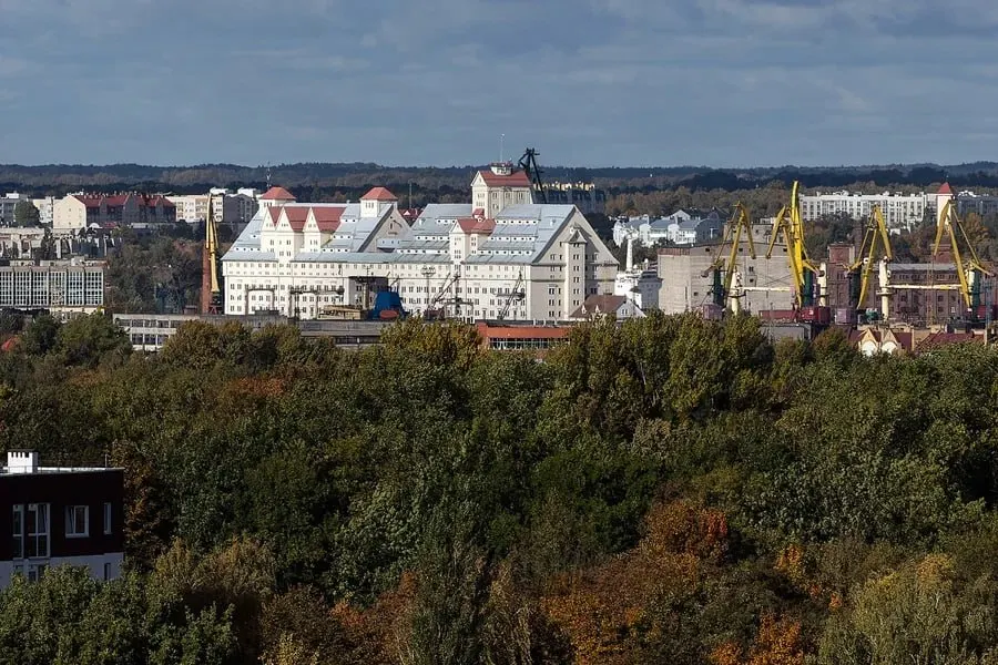 В Калининградской области пройдет международный форум портовых городов BRICS+, где обсудят роль портов, логистику, цифровизацию и экологические стандарты.