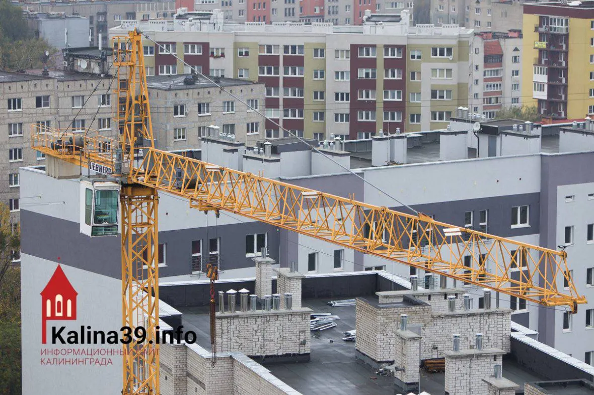 В регионе за январь–июль 2026 года наблюдается снижение объемов строительства и ввода жилья на значимые проценты, несмотря на активную застройку побережья.