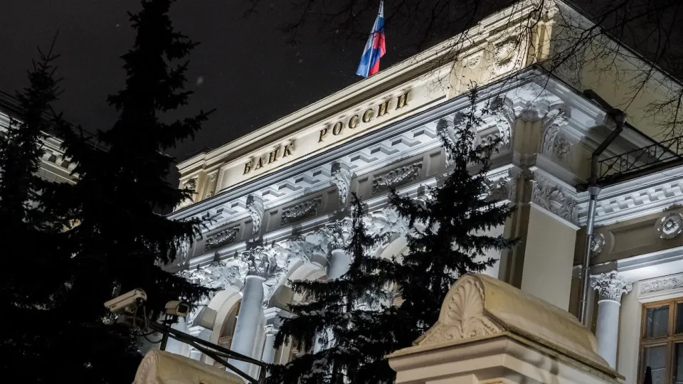 Банк России расширил сервис уведомления о фактическом контроле над финансовыми организациями и разрешил сообщать о теневых руководителях, чтобы усилить прозрачность управления активами.