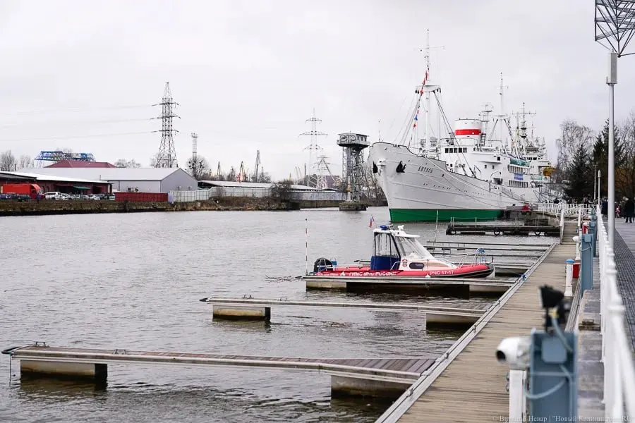 Причальные стенки вдоль Преголи перейдут под руководство Городской службы парковок и станут платными, паркоматы будут фиксировать номера судов и сбор платы.