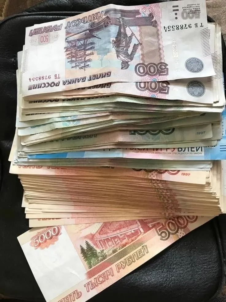 Предлагается ввести обязательную годовую премию для всех работающих, которая часто называется 13-й зарплатой.