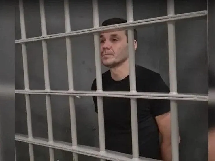 48-летний гражданин России со шведским гражданством приговорён к 14 годам колонии строгого режима по делу о госизмене; обвинение указывает на денежные переводы военным ВСУ через Revolut.
