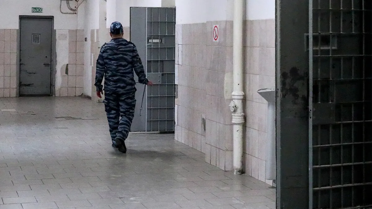Лефортовский суд Москвы поместил под стражу фигурантов по обвинению в участии в террористическом сообществе; позже их имена попали в перечень террористов и экстремистов Росфинмониторинга.