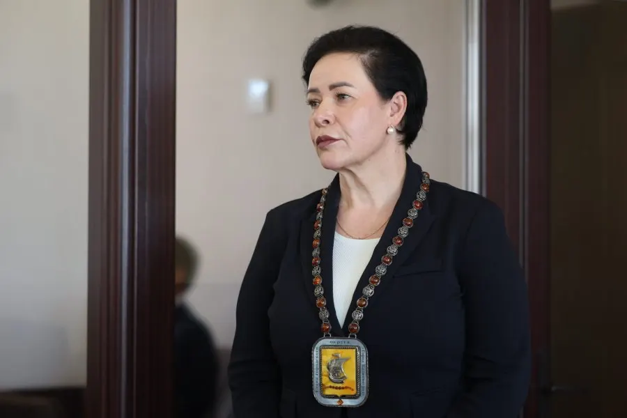 Дятлова возглавит Калининградскую администрацию; за её кандидатуру проголосовали все 26 депутатов.