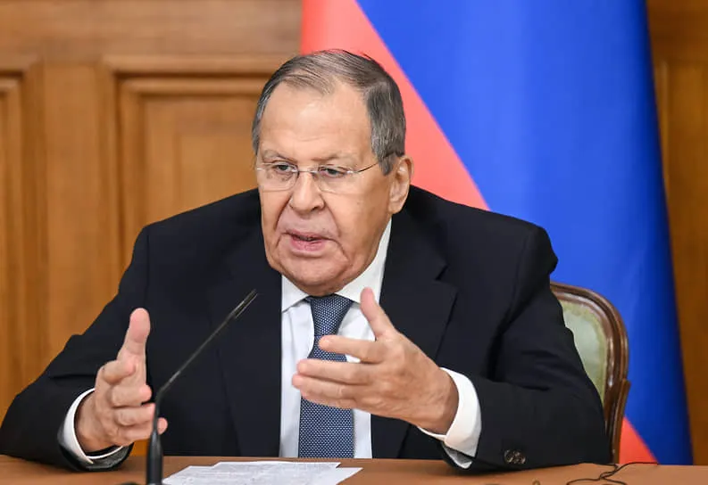 Министр иностранных дел заявил, что информационная война вокруг спецоперации в Украине продолжится и имеет тенденцию к обострению.