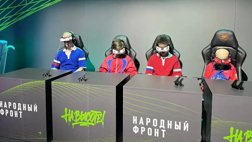 Новый пилотный норматив по управлению беспилотниками входит в программу по развитию дрон‑образования: школы и техникумы начнут обучение пилотированию, программированию и ремонту дронов в шести регионах.