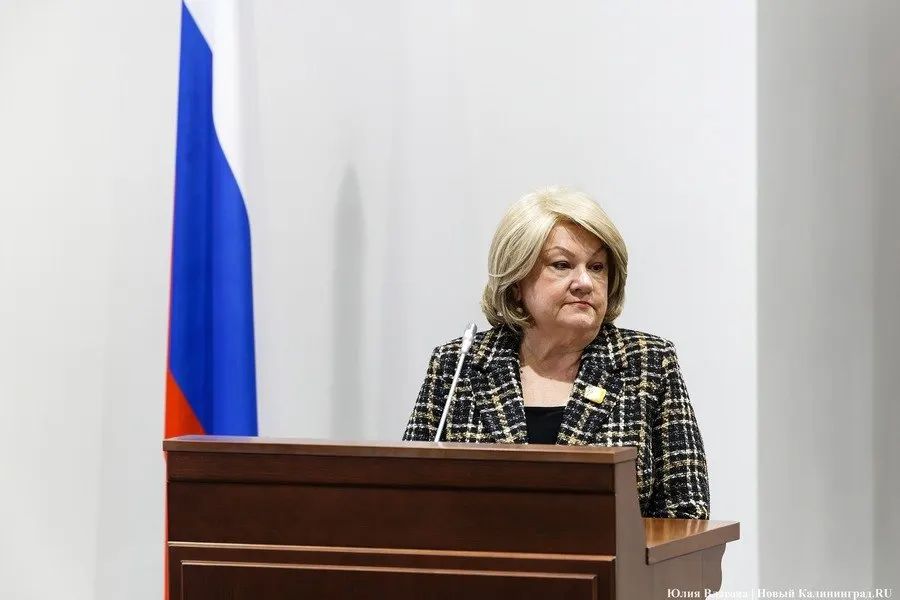 Корректировка бюджета на 2026 год: финансирование социальных программ сокращено на 3,5 млрд рублей, в первую очередь за счёт госпрограмм «Безопасность» и «Социальная поддержка населения»; сокращаются траты на окружающую среду, культуру, жильё и образование.