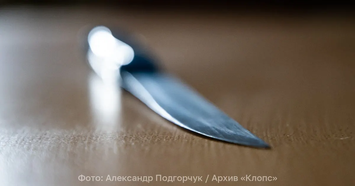 Полицейские Центрального района Калининграда спасли раненого мужчину после распития спиртного; пострадавшего госпитализировали, а злоумышленник задержан.