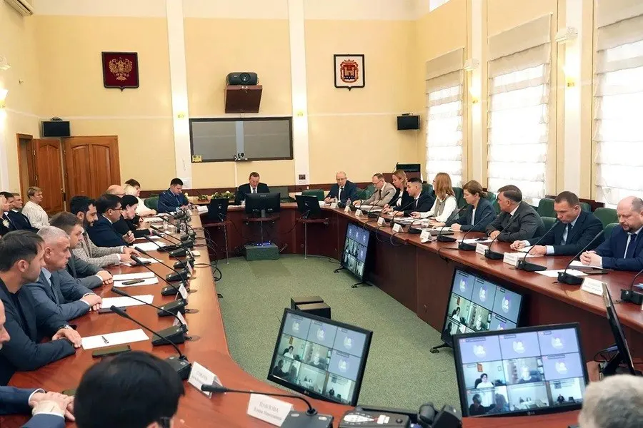 Минконтроль Калининградской области подвёл итоги десятилетия деятельности единого контрольного органа региона: упор на риск-ориентированный надзор, помощь дольщикам и рост позиций региона в общероссийских рейтингах.