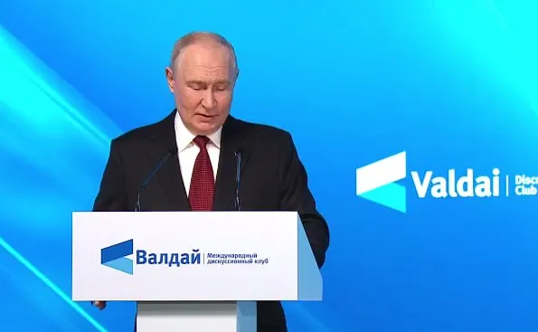 Президент подчеркнул, что Россия отвечает на агрессию, НАТО расширялось, и миру нужно найти совместные пути к сотрудничеству и безопасности.