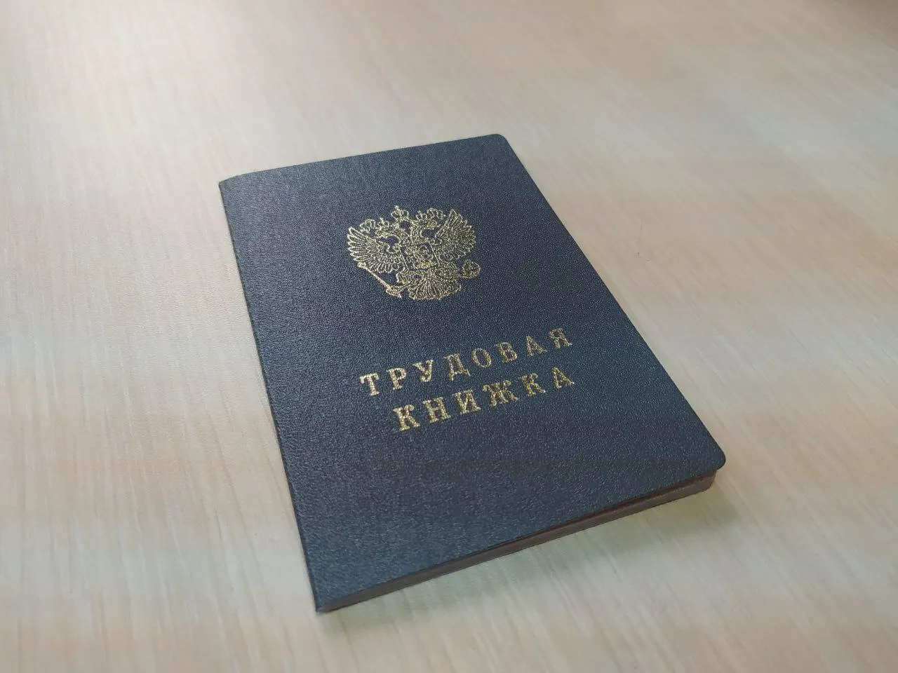 Опрос по состоянию рынка труда в регионе показывает, что значительная часть калининградцев задумывается об уходе: примерно 15% — несколько раз в день, 11% — ежедневно, 13% — раз в неделю, 9% — раз в месяц, 6% — раз в полгода и год.
