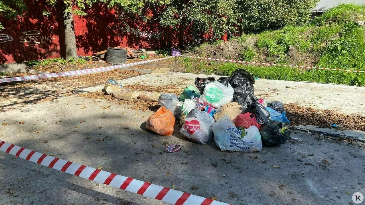 Центральный районный суд обязал городские власти устранить нарушения санитарных норм и ликвидировать контейнерную площадку стоимостью около 2 млн рублей; место освобождают, таблички размещены, указаны новые адреса для хранения ТКО.