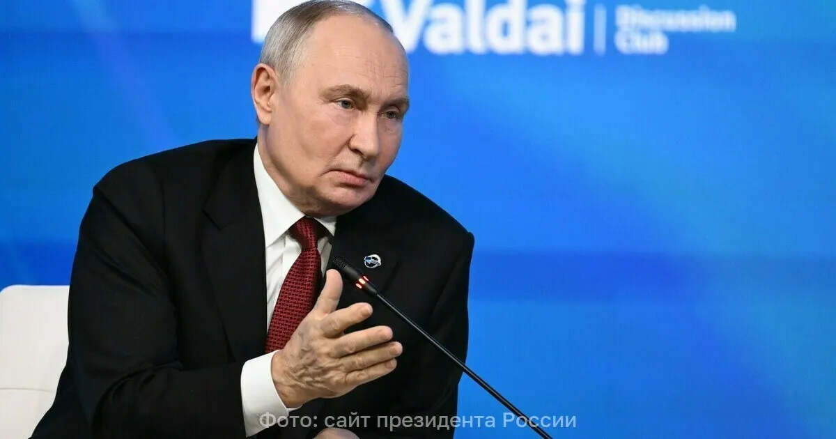 Избиратели выстроились в очереди на выборы в Госдуму, несмотря на угрозы со стороны внешних сил.