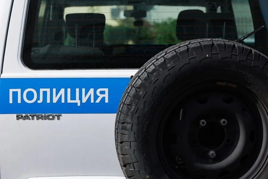 Неустановленный водитель на автомобиле Ауди сбил пешехода на нерегулируемом переходе в Калининграде и скрылся с места происшествия. Пешеход получил травмы.
