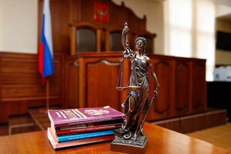 Иск подан в Центральный районный суд Калининграда о возмещении лечения и морального вреда после травм 12-летней ученицы, полученных на перемене.