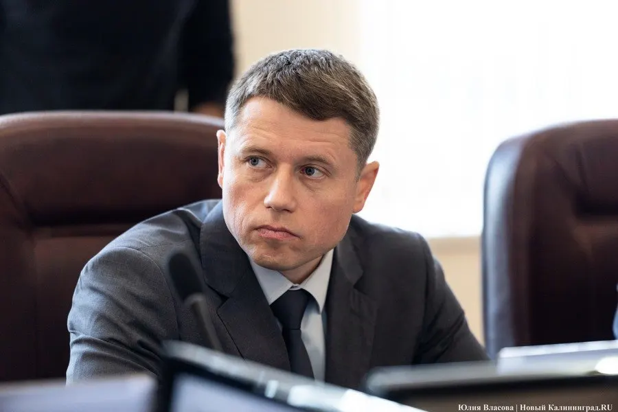 Депутат Михаил Симонов из Калининграда, единственный участник СВО в городском совете, прекратил полномочия спустя месяц после выборов. Причины ухода не разглашаются.