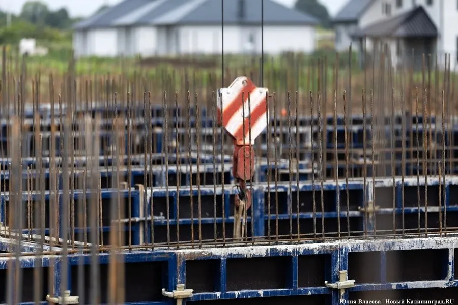 Калининградские власти рассчитывают на ускорение реализации механизма КРТ, чтобы новое жилье шло в связке с созданием школ, детских садов и инженерной инфраструктуры.